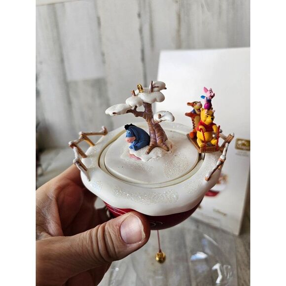 Hallmark swooshing through snow Winnie Pooh your Tigger animated sledding orname - Picture 4 of 6